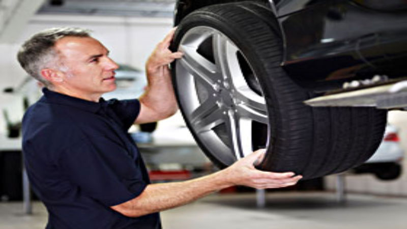 Traps of the Road: Have a Heavy Duty Towing Company on Speed Dial for Any Vehicle Problem