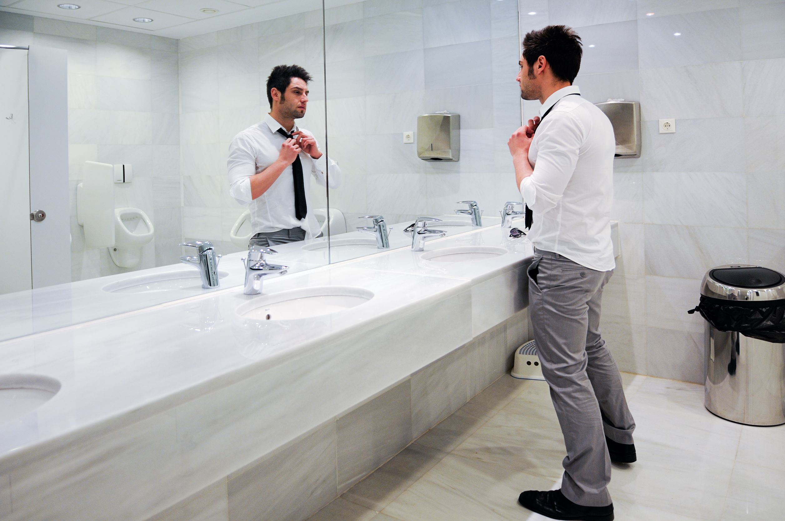 5 Reasons To Use Automatic Hand Dryers In Your Restroom