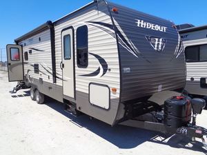 Visit an RV dealership in Des Moines, IA to Fulfill Your Travel Dreams