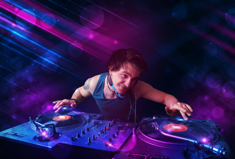 The preparation tips before hiring a wedding DJ