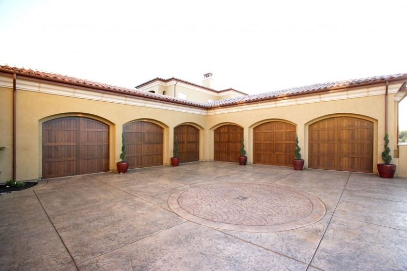 3 Signs Your Garage Door Needs Service