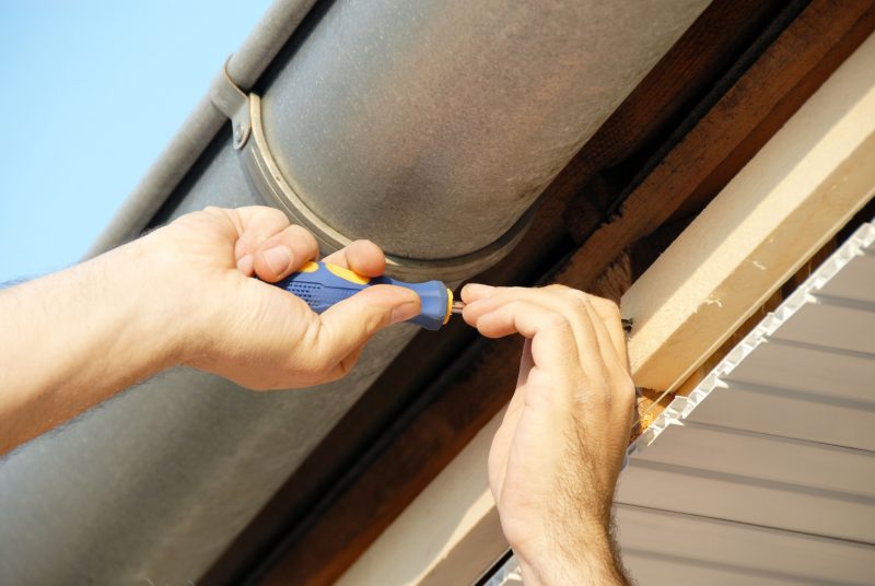 Pros and Cons of Seamless Gutters in Ann Arbor, MI