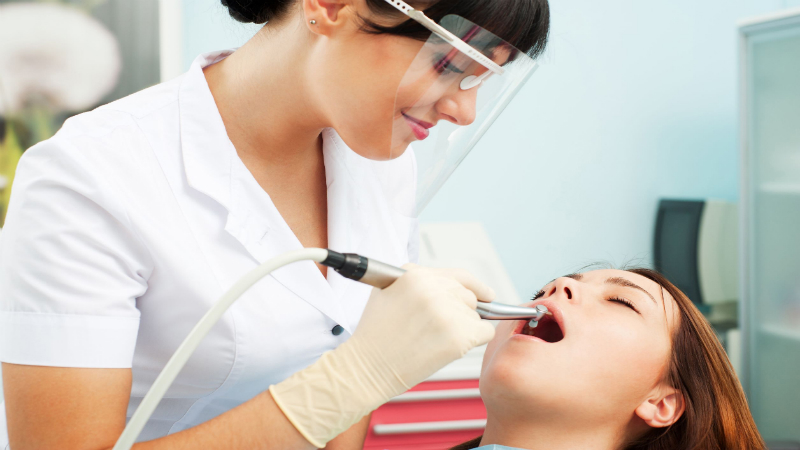 4 Reasons to Visit an Emergency Dentist