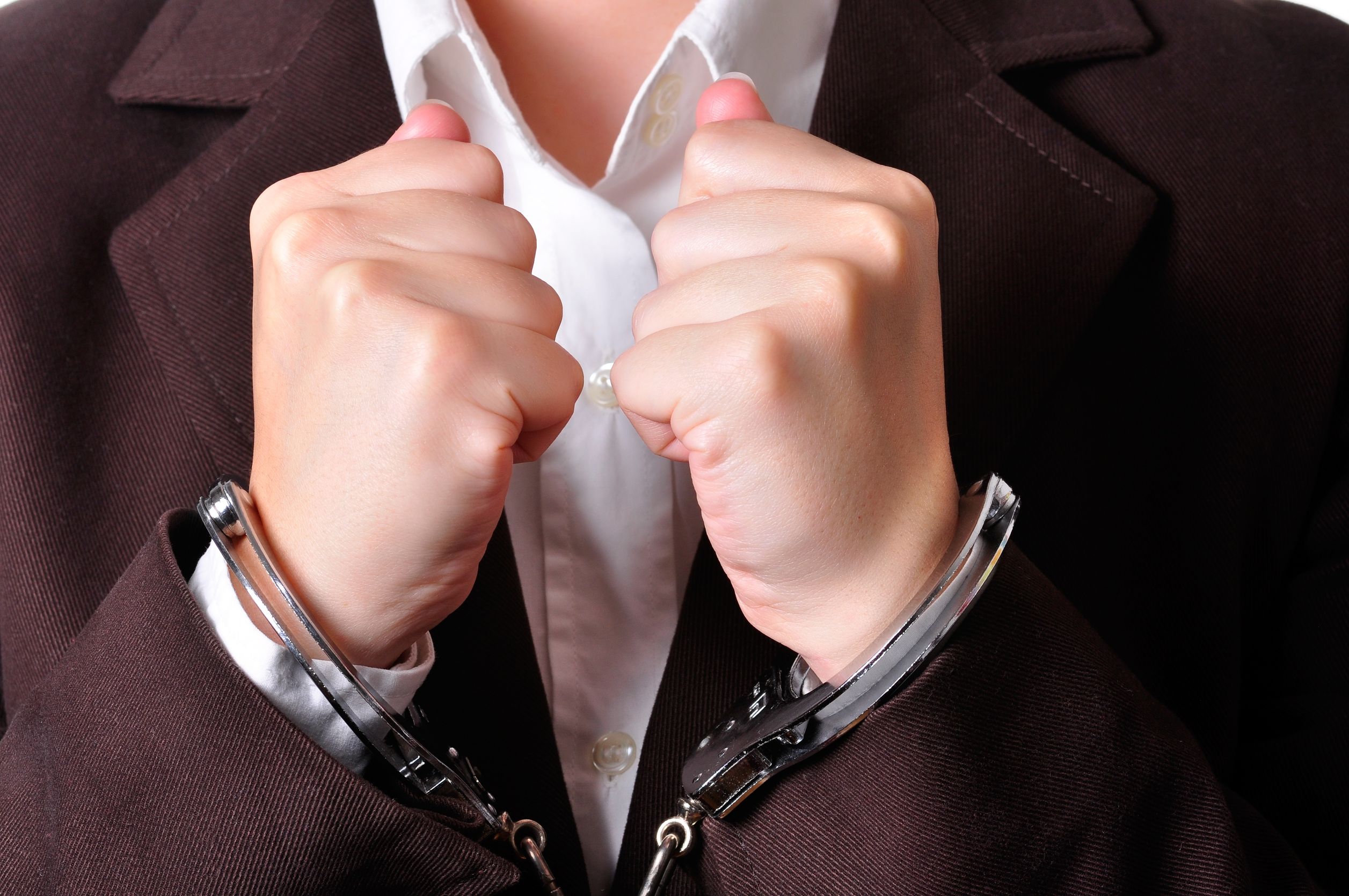 How a Surety Bond Agent Helps Defendants Be Released From Jail Before Trial