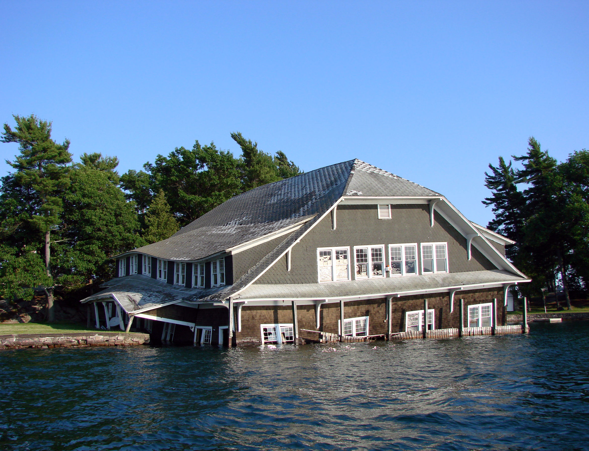 Why Expert Flood Damage Cleanup Is Essential