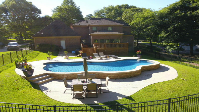Having a Pool Liner Installed in the Fall Helps in the Summer