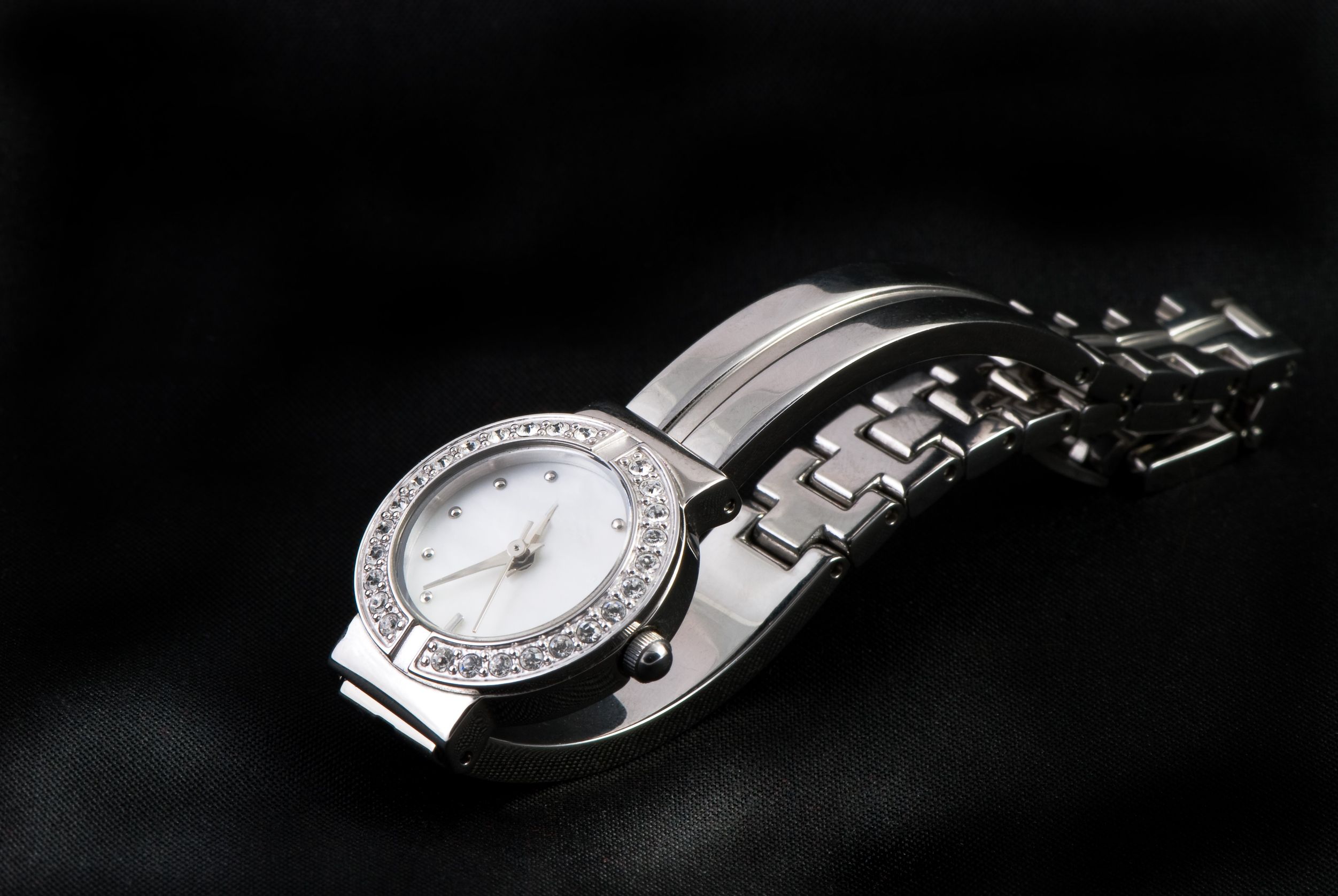 Factors in the Development of the Diamond Watch You Are Admiring