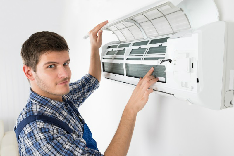 The Benefits of Calling a Charleston, SC AC Repair Person Immediately