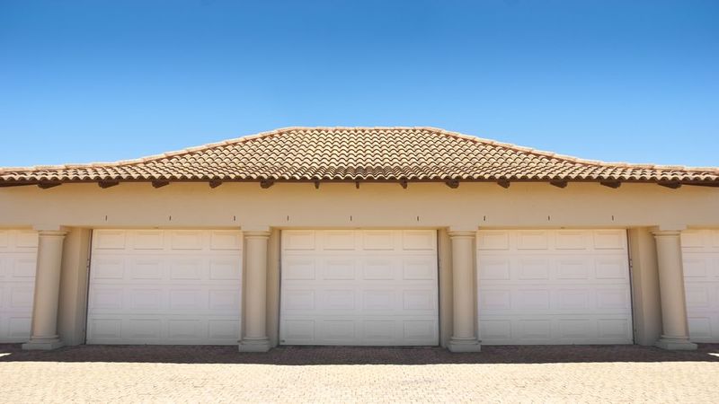 Find Beautiful Insulated Garage Doors for Your St. Petersburg, Florida, Home