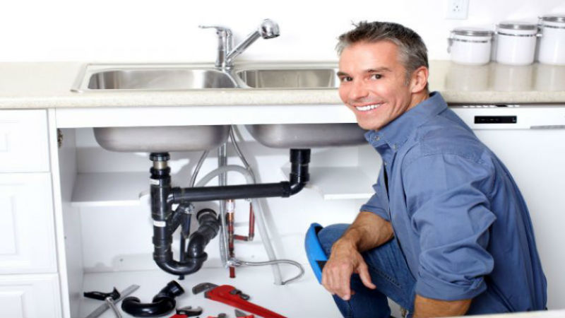 Signs It is Time to Call in Commercial Plumbing Contractors in Atlanta To Fix a Leak