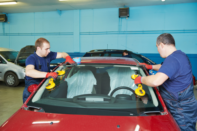 What to Look for in a Car Glass Replacement Service