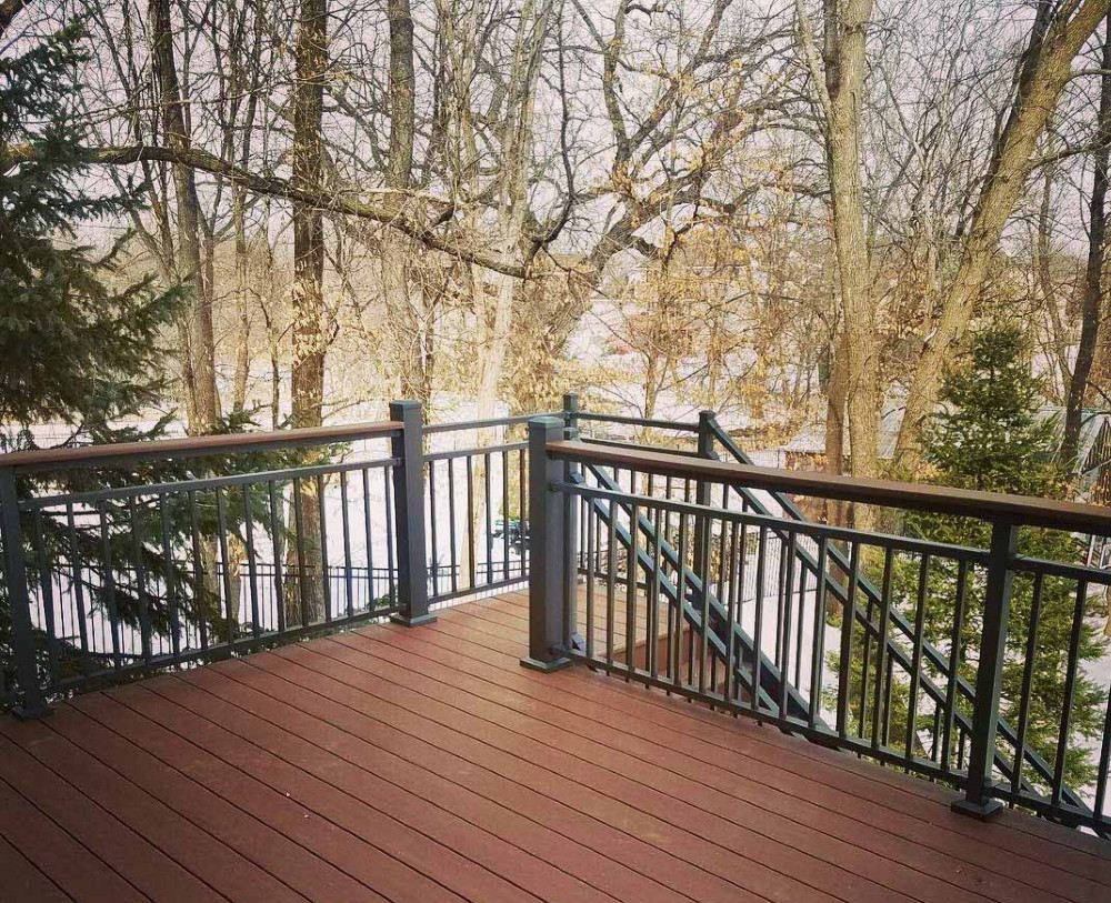 3 Questions about Choosing Decking Material for Chicago Homes