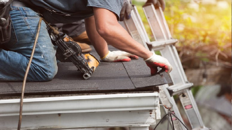 Commercial Roofers in Longmont CO: Tips for Hiring a Good Roofing Company