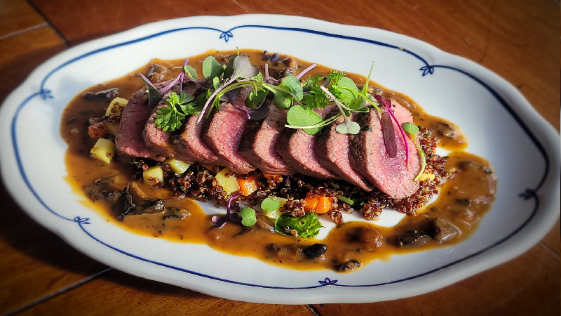 What to Order From American Restaurant Near White Bear Lake